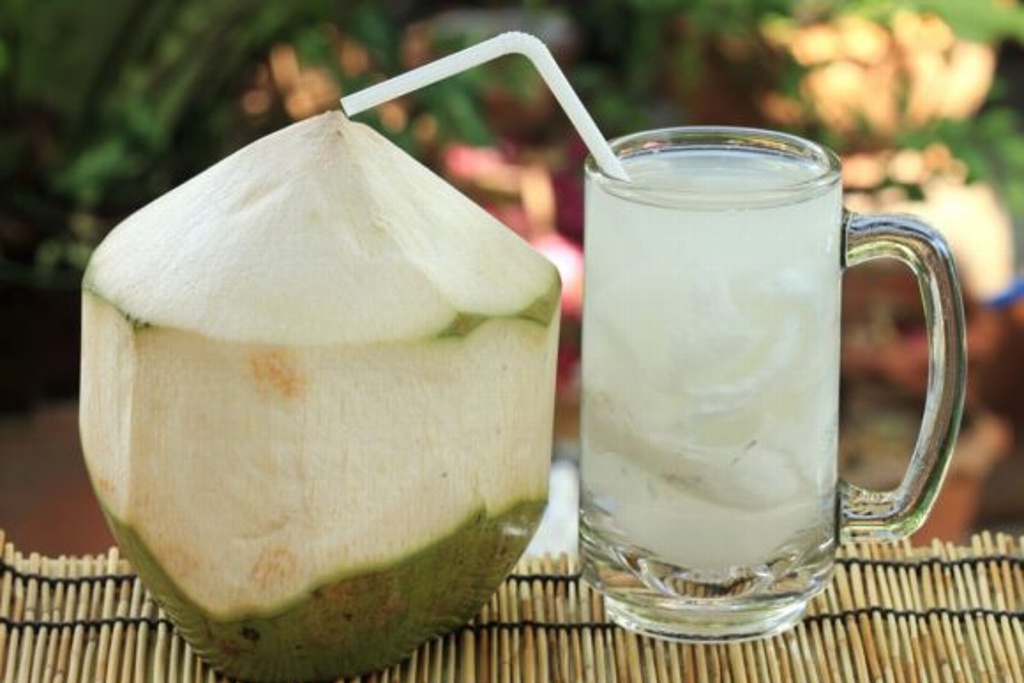 Imagen Agua de coco regenera la flora intestinal y rehidrata en época de calor