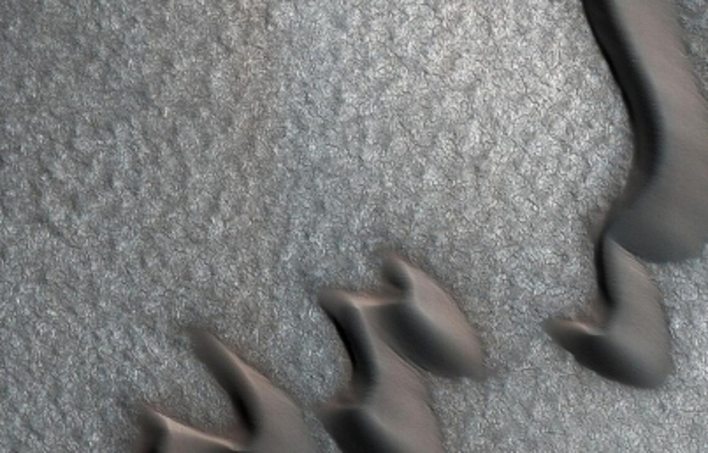 Imagen NASA revela fotografías de rocas apiladas de manera ordenada en Marte