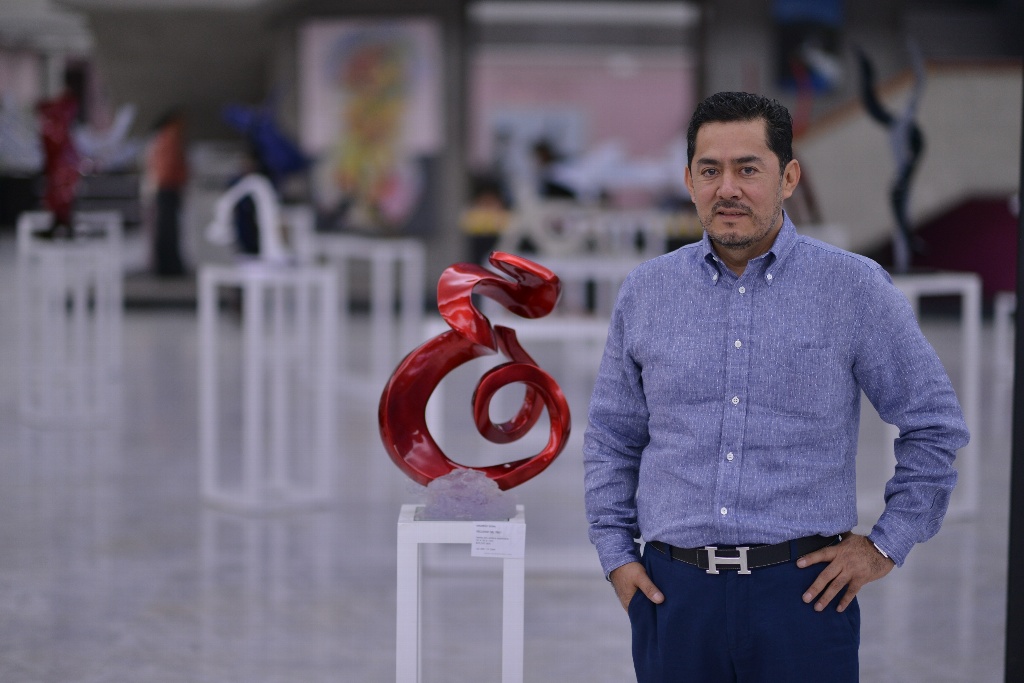 Imagen Presenta el escultor Mauricio Soria sus obras en el Congreso de Veracruz