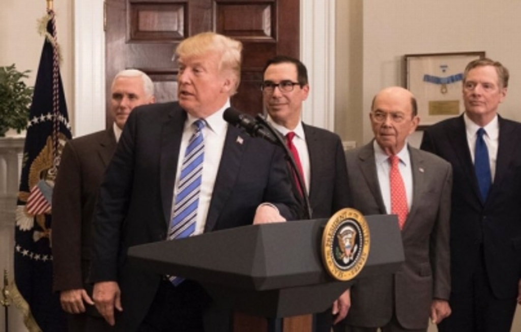 Imagen Absuelven republicanos en comité que no hubo colusión de Trump con Rusia