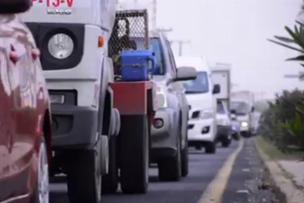Imagen Prohibirán el paso de camiones pesados en tramo Tamsa-Cabeza Olmeca