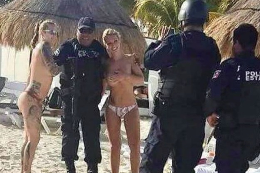 Imagen Sancionan a policías que se tomaron foto con turistas en 'topless'