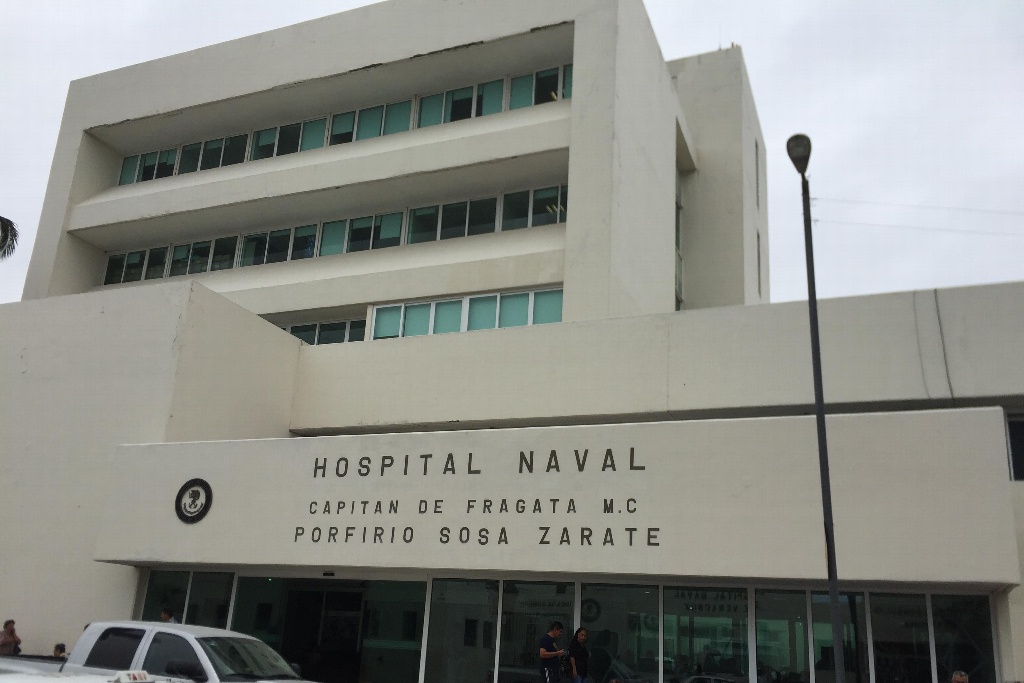 Imagen Atienden en Hospital Naval de Veracruz a tripulantes del barco que se hundió 