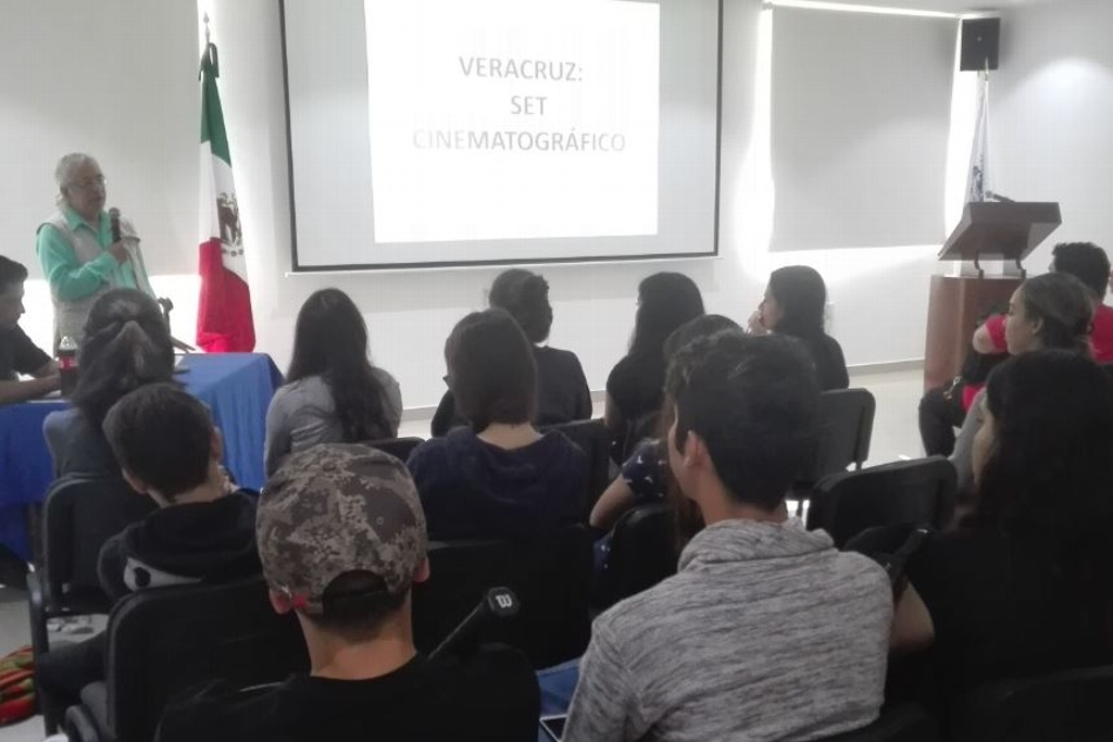 Imagen Analizan en la UCC las películas producidas en el estado de Veracruz