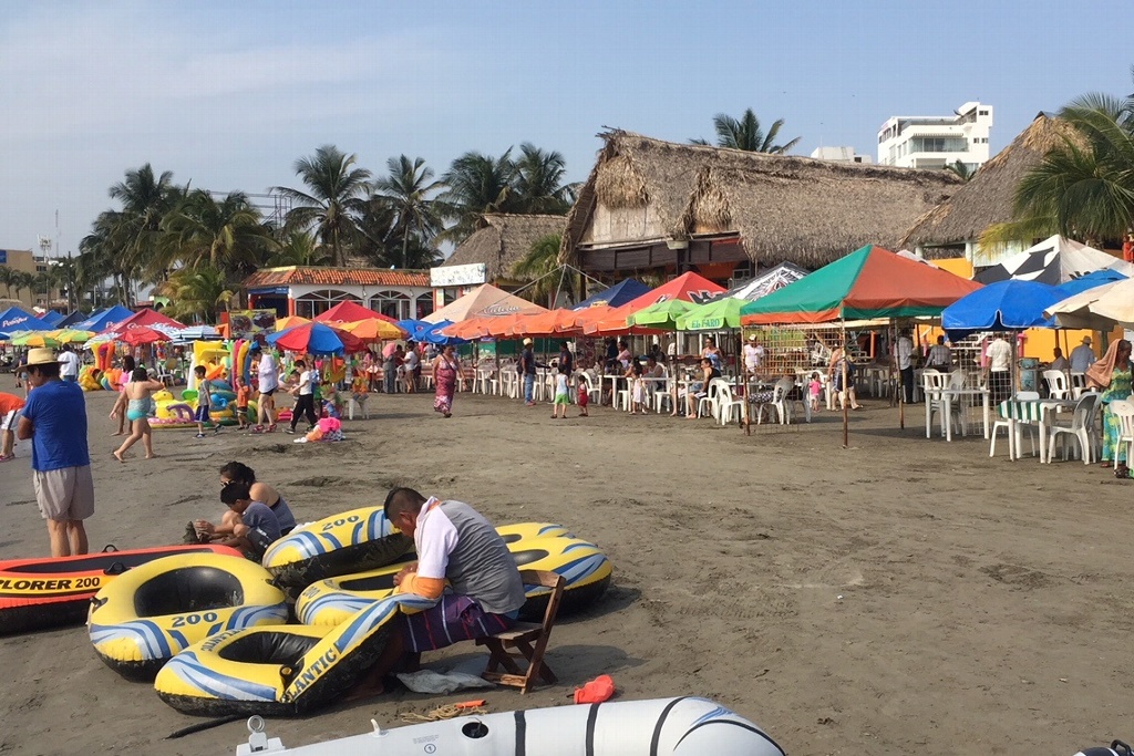Imagen Llegan visitantes de varias partes del país para disfrutar playas de Veracruz