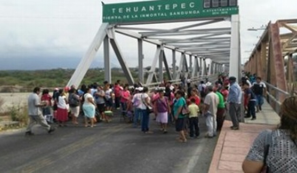 Imagen Reportan cierres intermitentes sobre carretera Coatzacoalcos-Salina Cruz