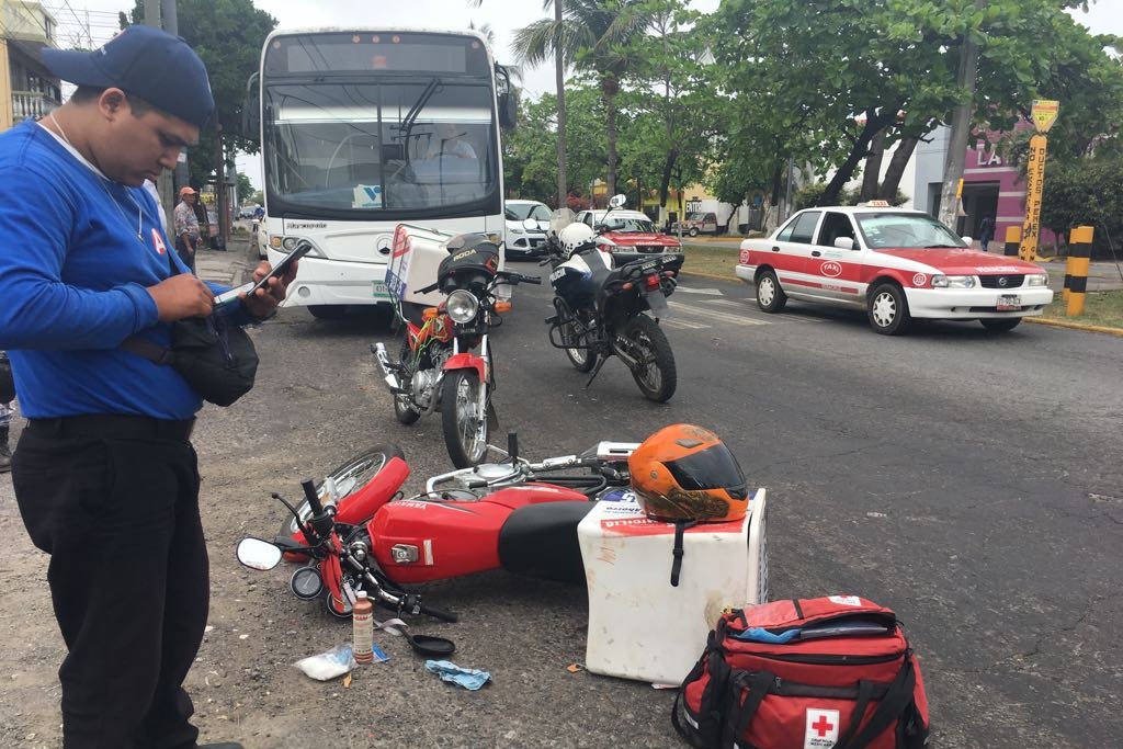 Imagen Impacta Taxi a motociclista en Veracruz (+Fotos)