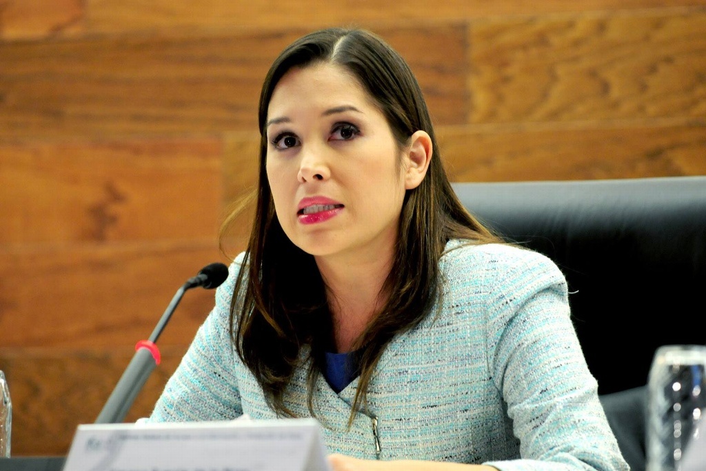 Imagen Regresa Senado a Ximena Puente carta de renuncia al INAI