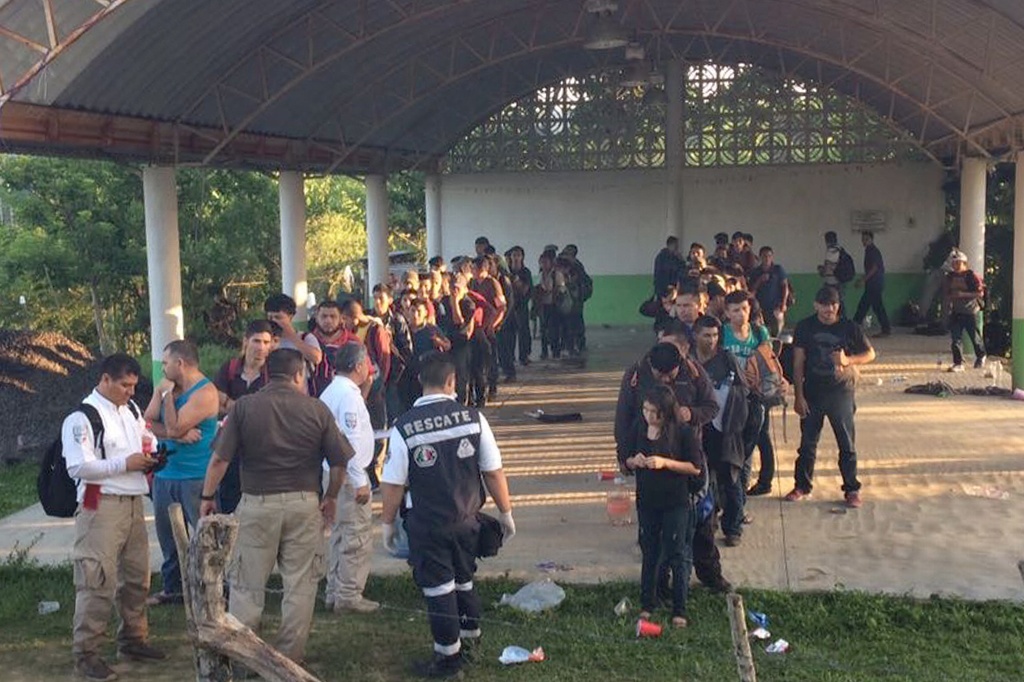 Imagen Más de 250 centroamericanos de caravana migrante, varados en Nogales, Veracruz 