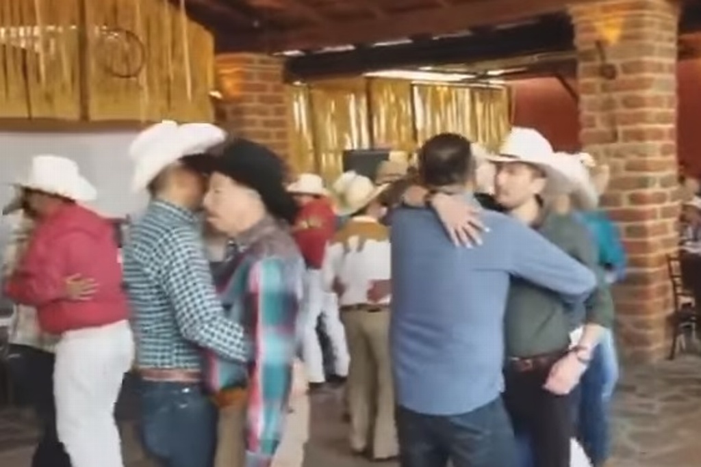 Imagen Se viraliza video de funcionario en fiesta gay de vaqueros