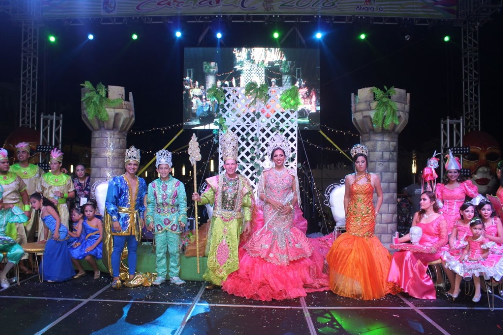 Imagen Coronan a los reyes del Carnaval de Alvarado