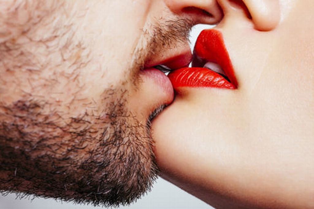Imagen ¡Cuidado! Un beso puede desencadenar serias enfermedades, alerta IMSS
