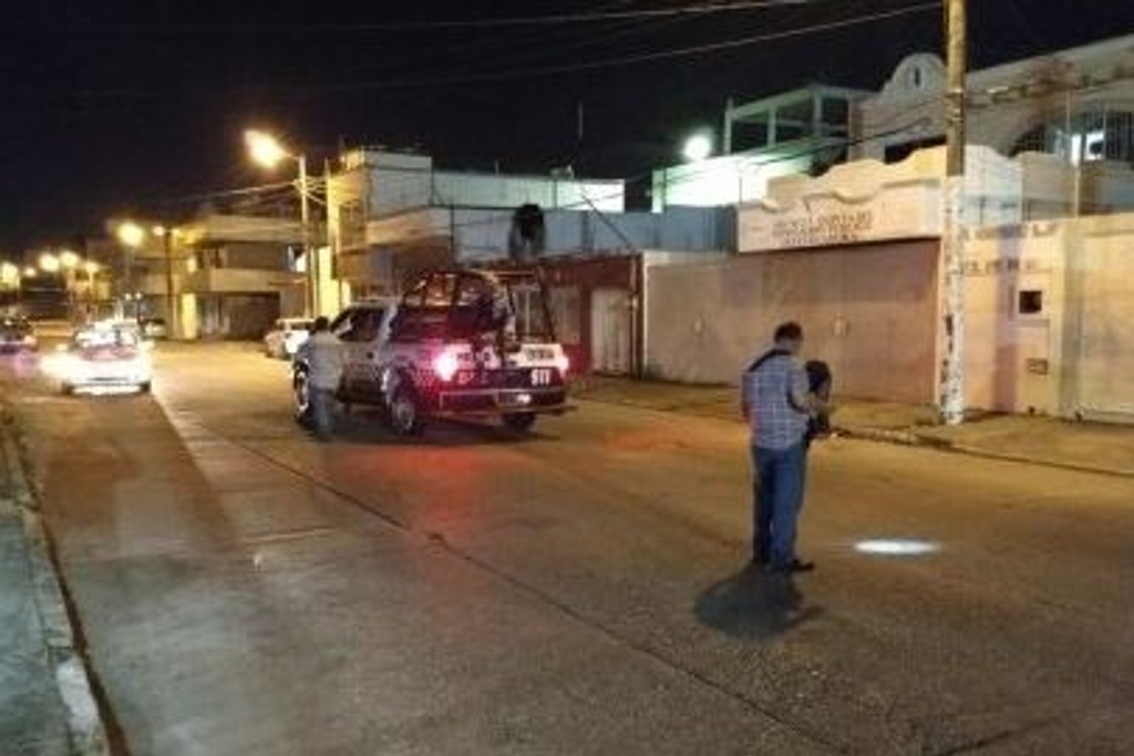 Imagen Balean a dos afuera de la PGR en Coatzacoalcos, un muerto