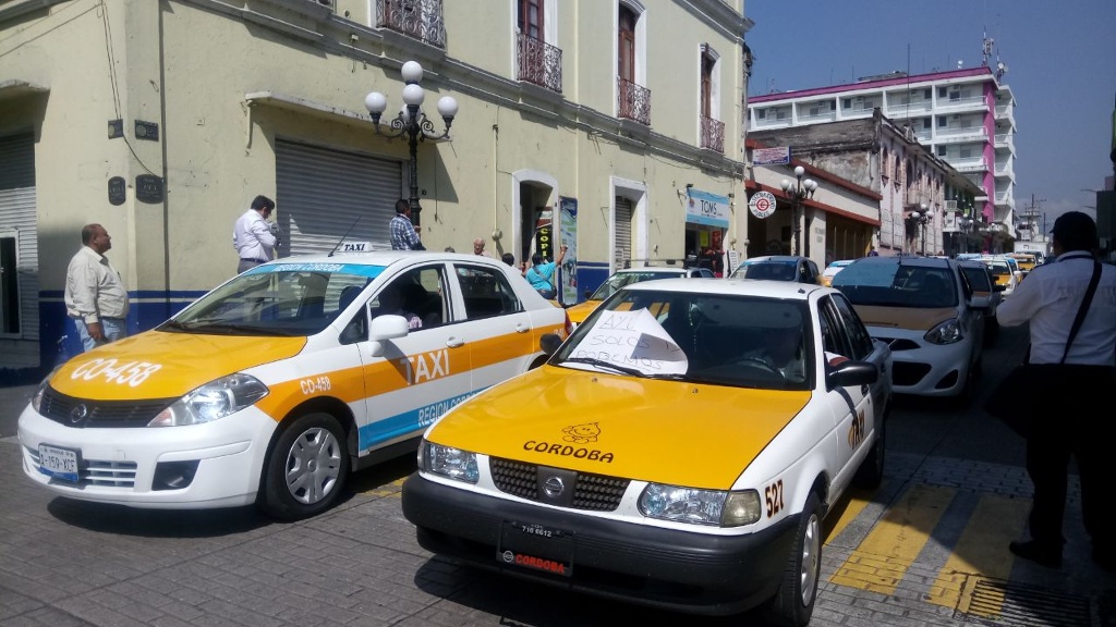 Imagen Taxistas de Córdoba se manifiestan; exigen freno a la inseguridad 