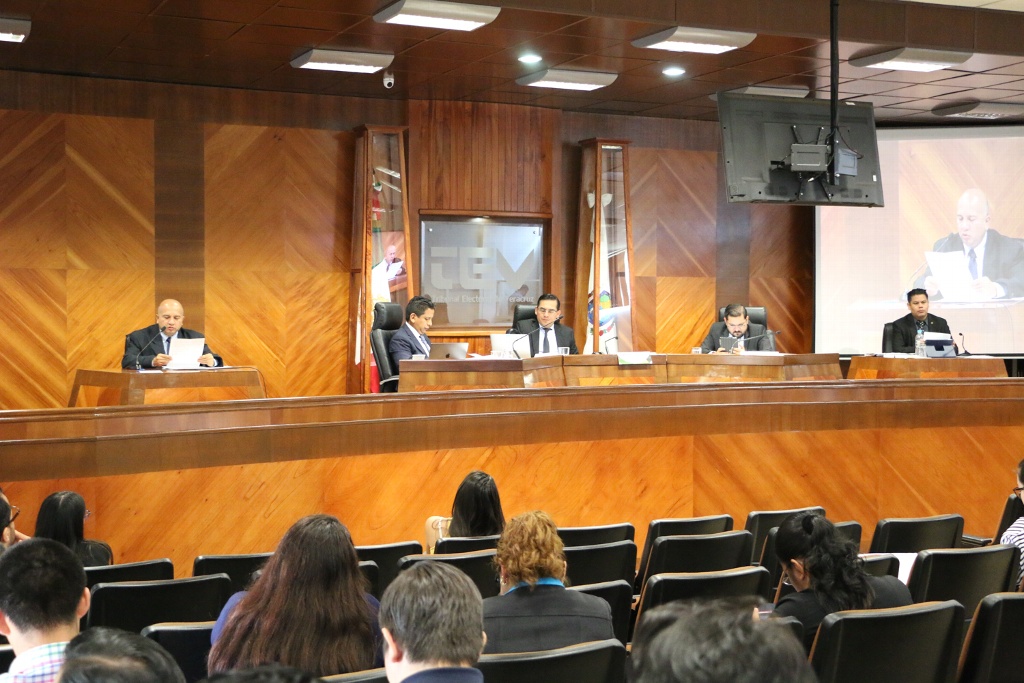 Imagen Determina Tribunal Electoral que Yunes Márquez no violó la ley al asistir a inauguración de Hospital Infantil