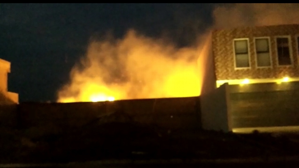 Imagen Se registra incendio en pastizal atrás de Lomas del Sol (+Video)