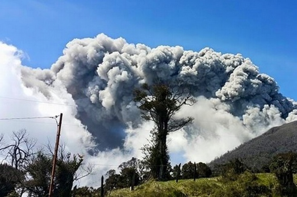 Imagen Volcán japonés Io Yama entra en erupción por primera vez en 250 años