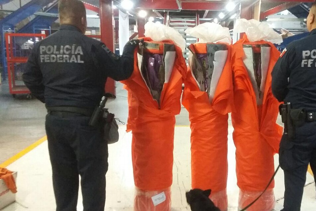 Imagen Aseguran presunta marihuana en rollos de tela, en aeropuerto de Veracruz