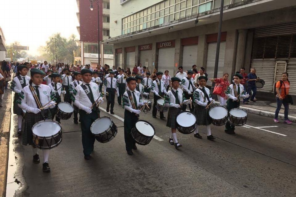 Imagen Realizan desfile de bandas de guerra de escuelas primarias