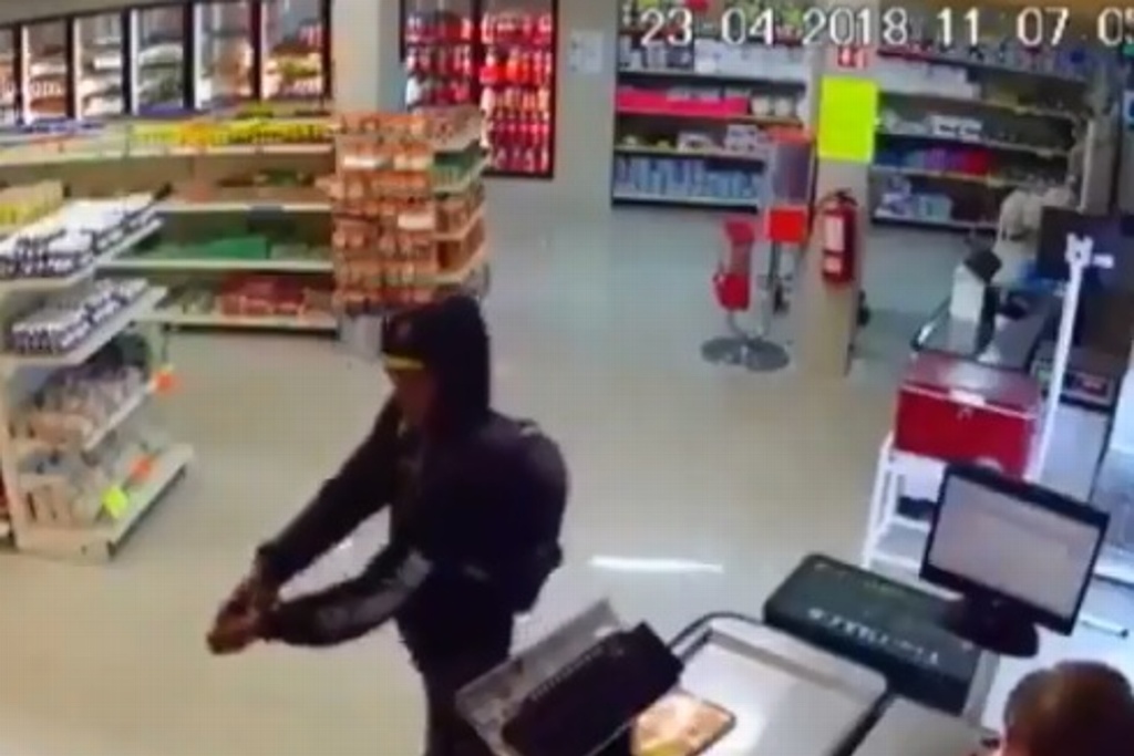 Imagen Logran desarmar a asaltante de tienda (+Video)