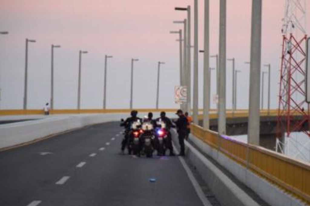 Imagen Joven mujer intenta aventarse del Puente en el “Nuevo Veracruz”