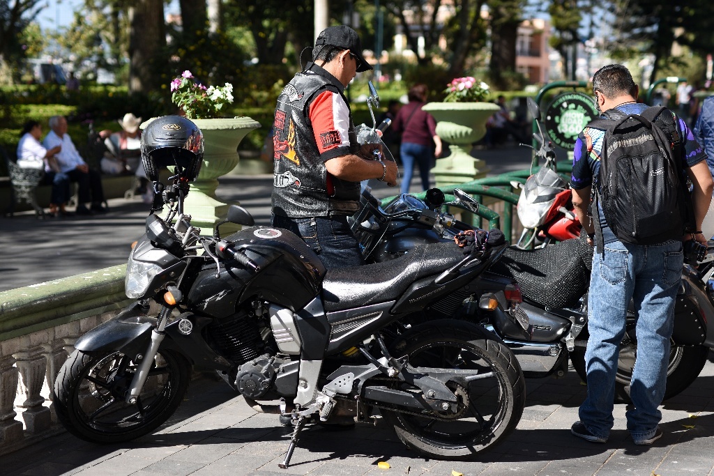 Imagen En análisis, iniciativa que obliga a motociclistas de Veracruz usar chaleco con placa
