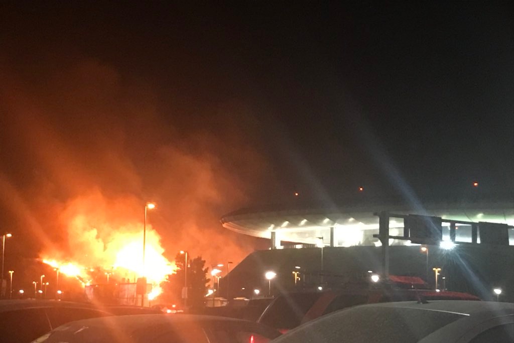 Imagen Incendio a las afueras del estadio de Chivas en Guadalajara