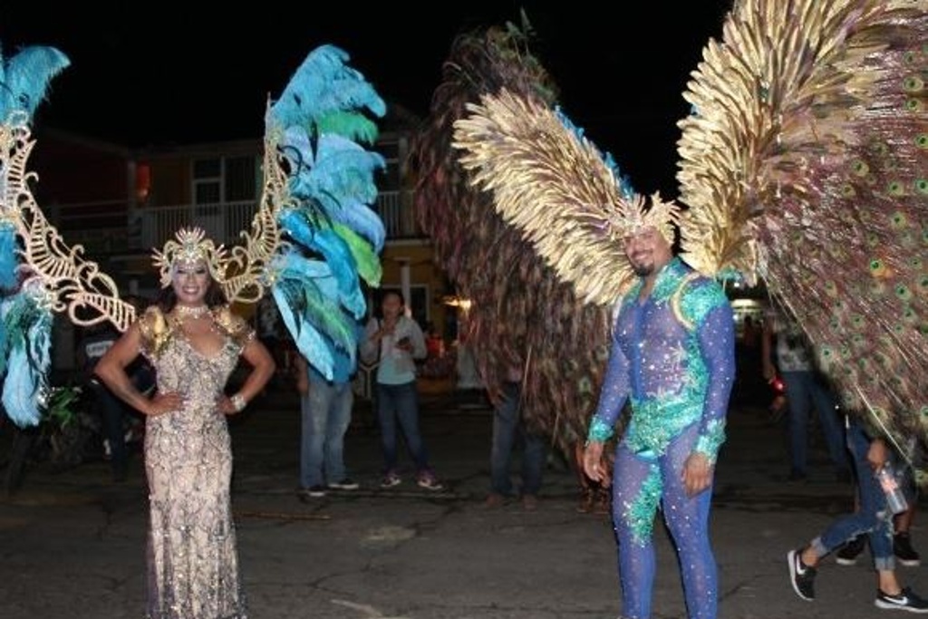 Imagen Coronan a reyes de la comunidad LGBTTTI en Ángel R. Cabada (+fotos)