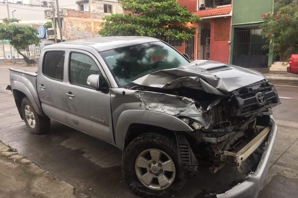 Imagen Camioneta chocada y abandonada en Veracruz 