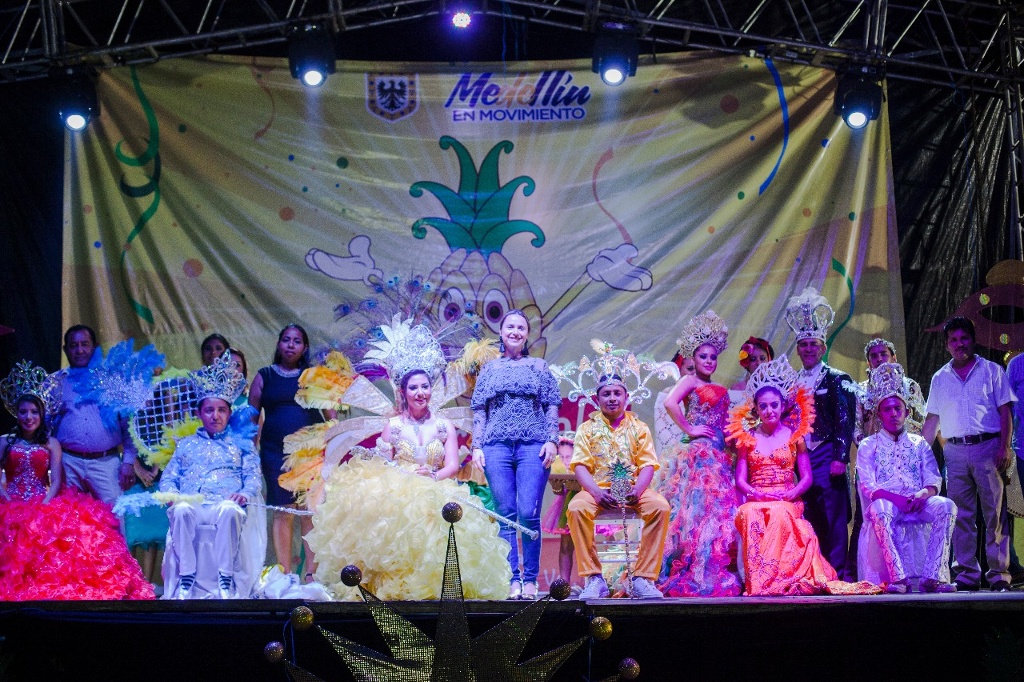 Imagen Coronan a los reyes de la Feria de la Piña en Medellín, Veracruz (+fotos)