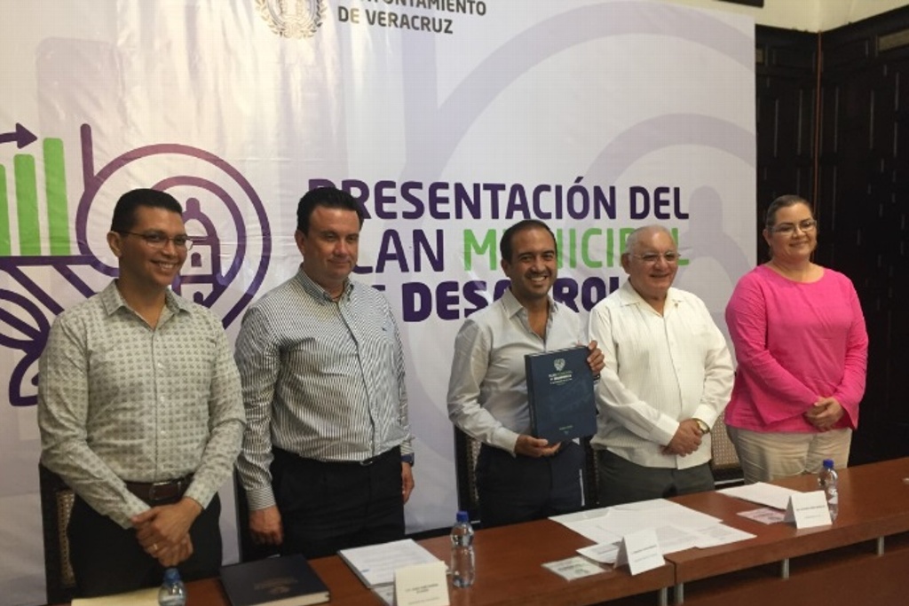 Imagen Presentan el Plan Municipal de Desarrollo de Veracruz