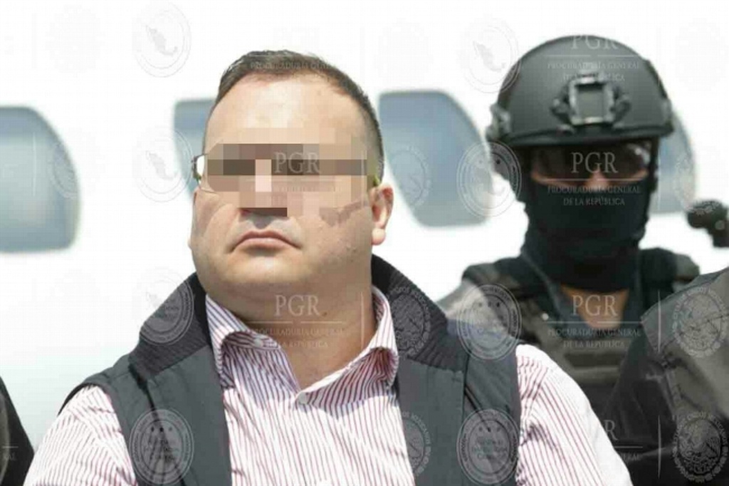 Imagen Ejecuta Fiscalía de Veracruz dos órdenes de aprehensión contra Javier Duarte