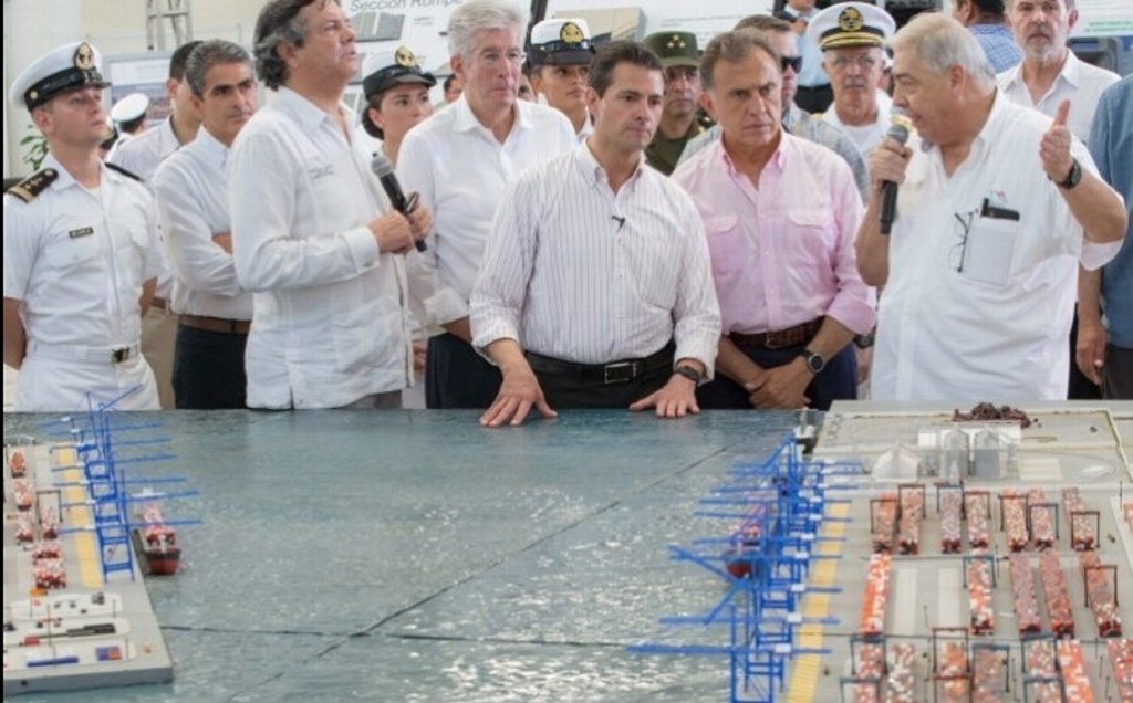 Imagen Sobrevuela Peña Nieto nuevo puerto de Veracruz acompañado del gobernador Yunes (+video)