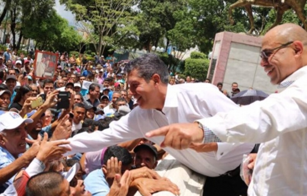 Imagen Candidato opositor venezolano acusa a Maduro de ofrecer dinero por votos