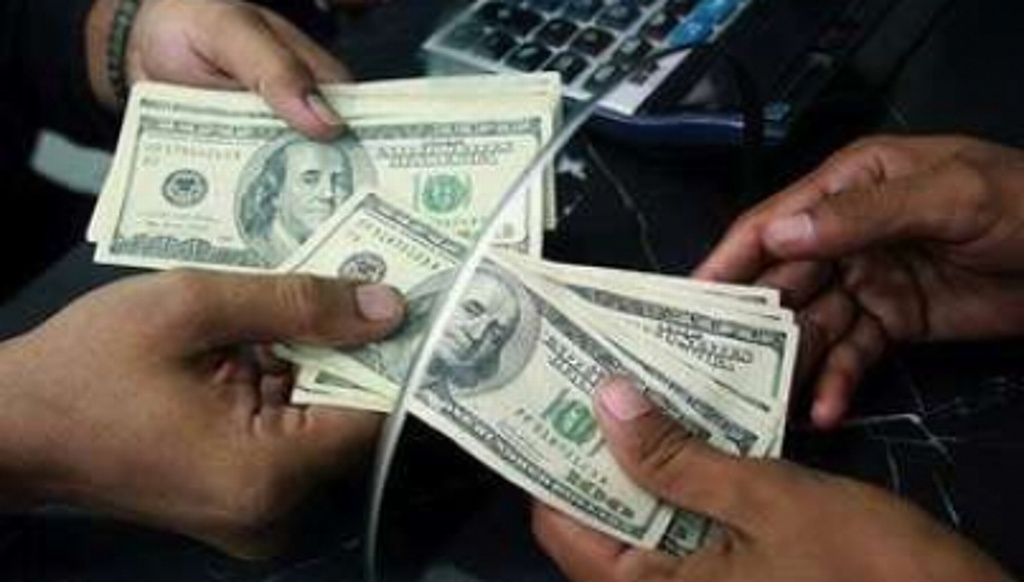 Imagen Dólar se vendió hasta en 20.07 pesos en bancos de la CDMX
