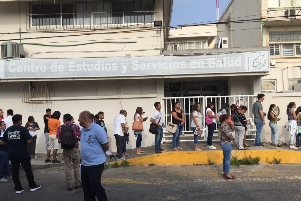Imagen Más de 10 mil jóvenes acudieron este sábado al exámen de admisión de la UV en Veracruz -Boca del Río