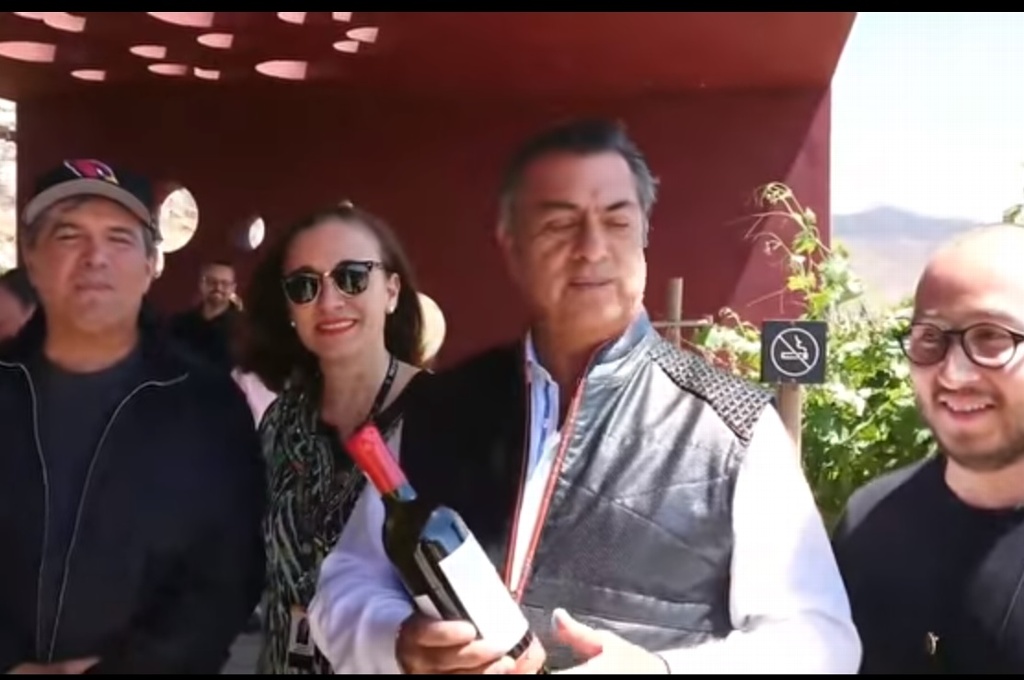 Imagen Previo a debate presidencial 'El Bronco' se relaja tomando un vino mexicano (+video)
