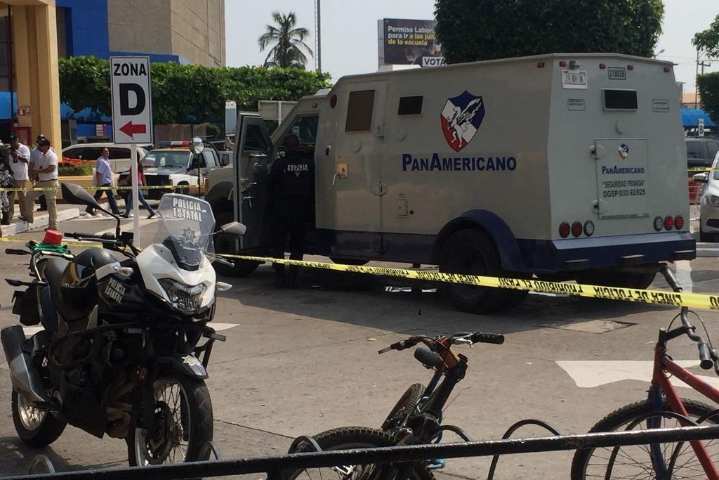 Imagen Asaltan camioneta de valores en estacionamiento de plaza comercial de Veracruz (+video+fotos)