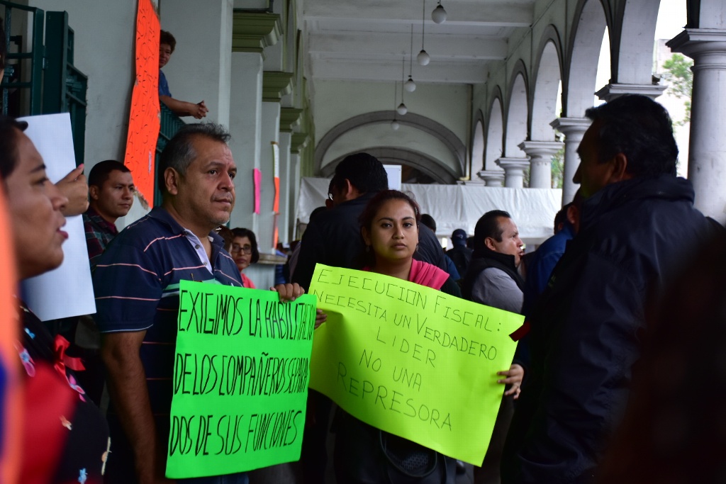 Imagen Trabajadores del Ayuntamiento de Xalapa piden destitución de encargada de ejecución fiscal (+fotos)
