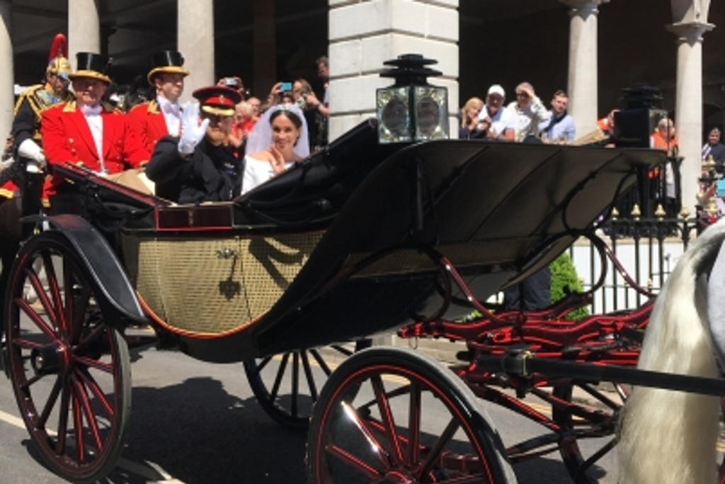 Imagen Meghan Markle y príncipe Enrique comparten fotos oficiales de su boda (+Fotos)