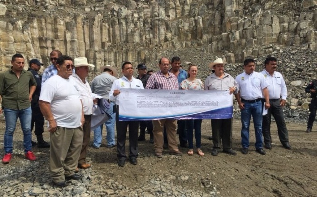 Imagen Actopan clausura minas que surten de piedra a la ampliación del puerto de Veracruz 