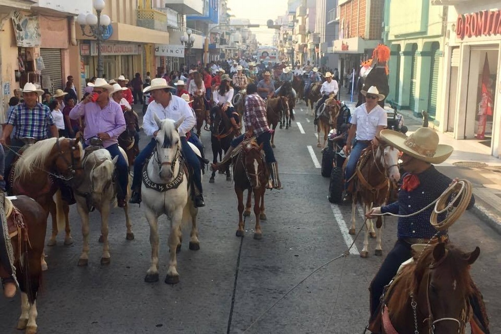 Imagen Con más de 600 jinetes realizarán cabalgata este martes, en centro de Veracruz 