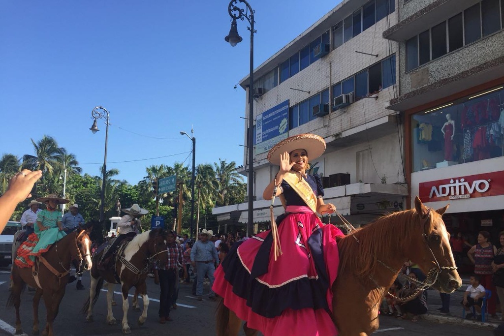 Imagen Realizan cabalgata en el centro de Veracruz (+Vídeo)