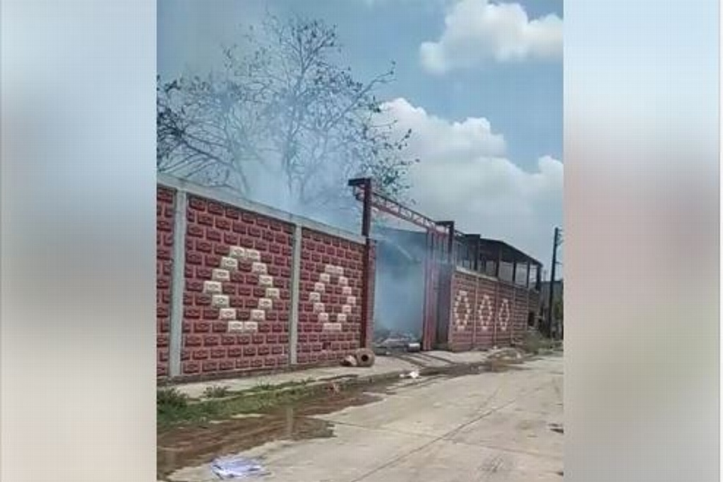 Imagen Incendio consume bodega de chatarra en Cosamaloapan, Veracruz (+video)