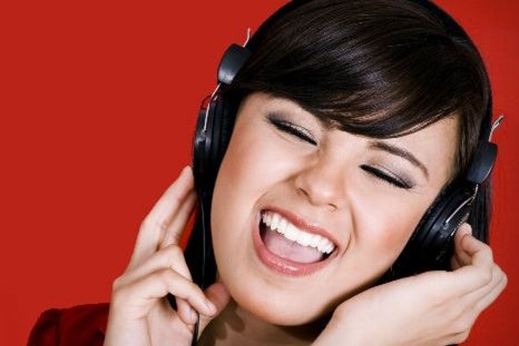 Imagen Uso de audífonos y ruido constante pueden ocasionar sordera prematura