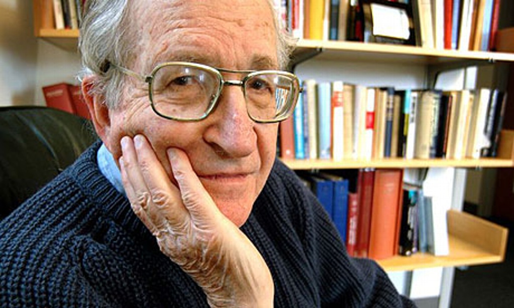 Imagen Con influencia a la baja Trump expande amenaza militar de EU: Chomsky