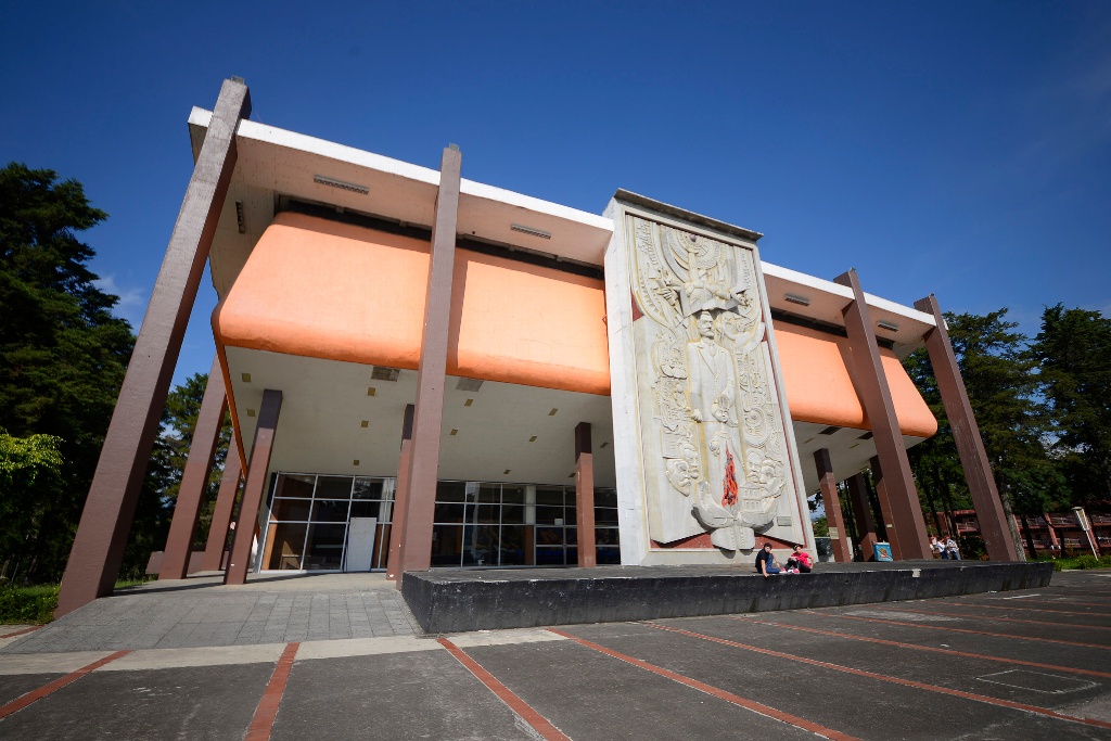 Imagen Normales no están preparadas para cambio en planes de estudio