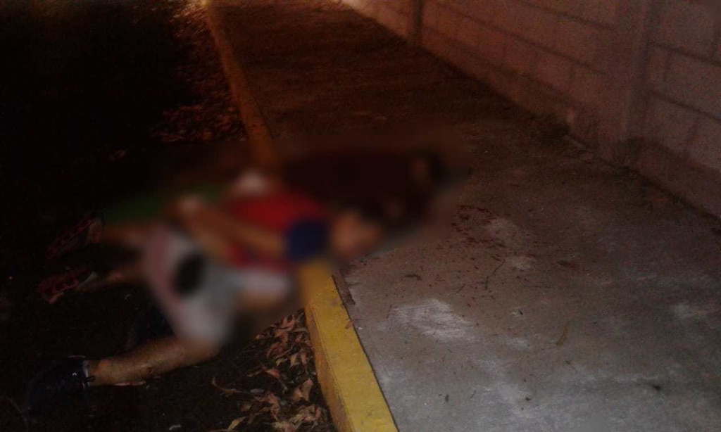 Imagen Hallan dos cuerpos afuera de secundaria en Rafael Delgado, Veracruz
