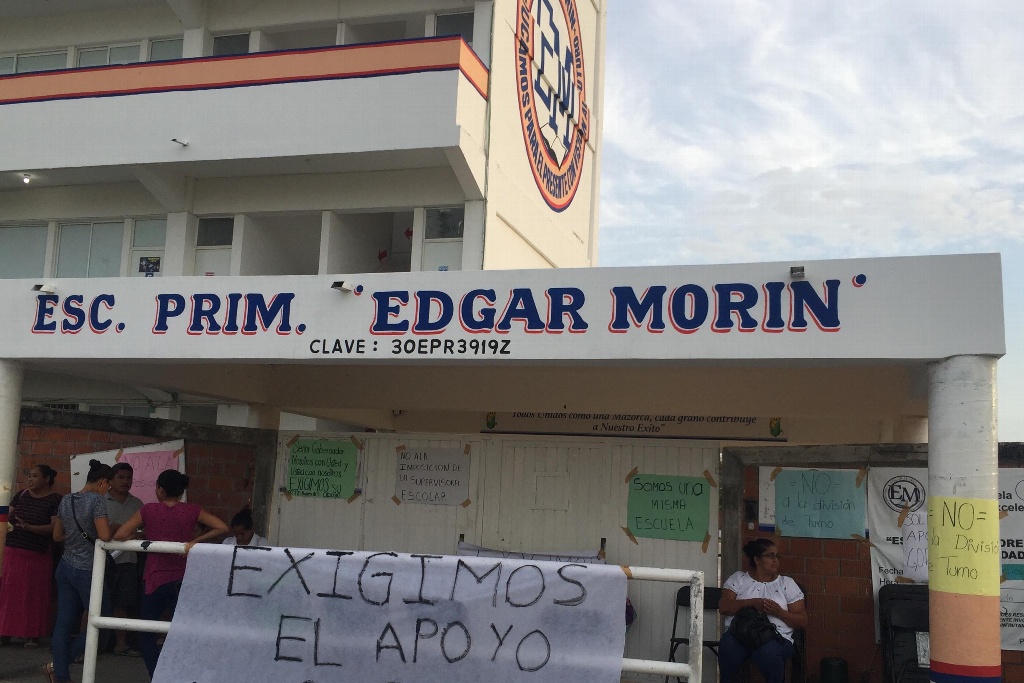 Imagen Padres toman instalaciones de escuela “Edgar Morín” en Medellín, Veracruz