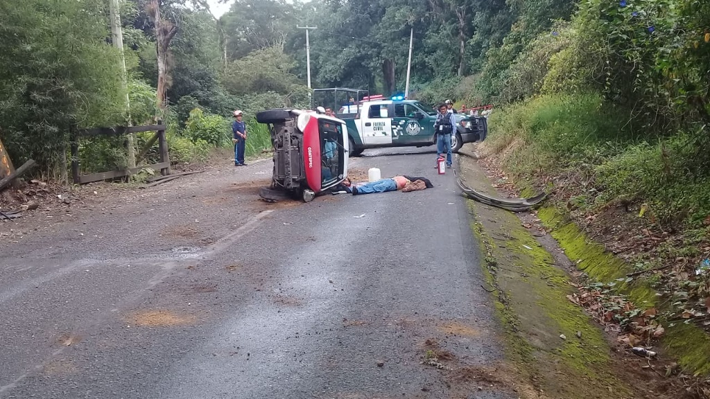 Imagen Trágico accidente en carretera Xalapa-Coatepec deja 2 muertos y 3 heridos